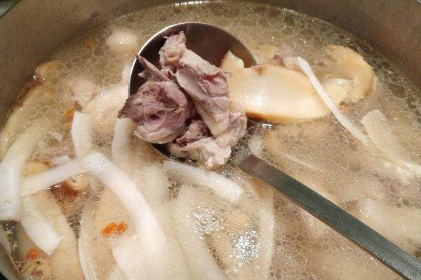 新鲜松茸椰子鸡汤的做法，松茸椰子放一起煲汤可以吗