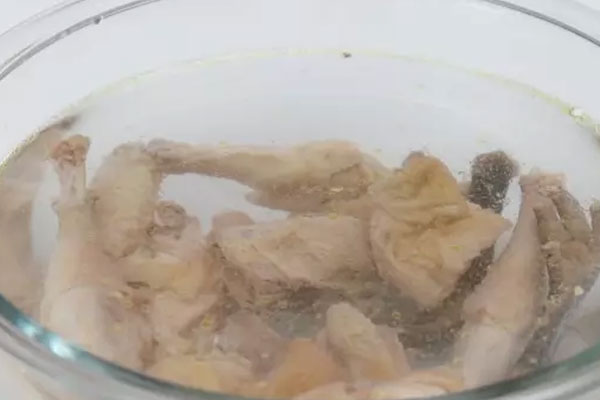 石锅松茸炖鸡的食用禁忌
