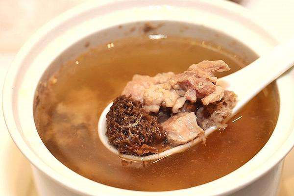 羊肚菌炖排骨汤怎么做才好吃