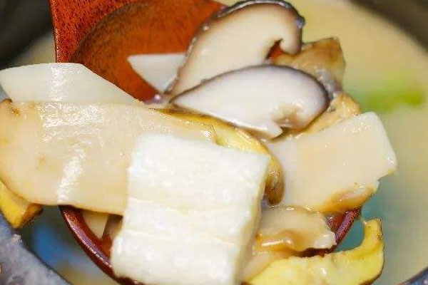 新鲜牛肝菌的炖汤做法