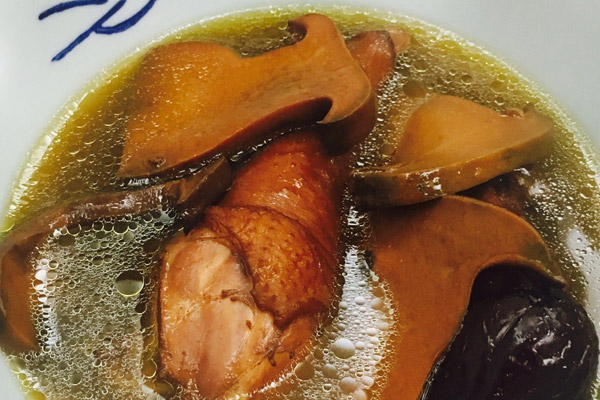美味牛肝菌土鸡汤的功效作用与营养价值