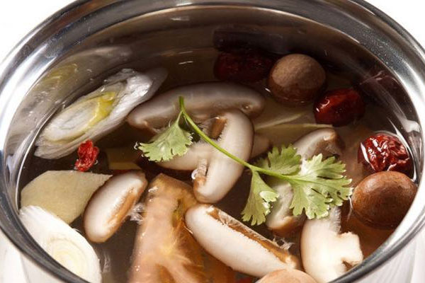 牛肝菌鸽子香菇汤的营养价值与功效作用