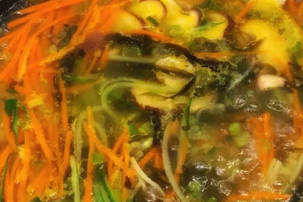 牛肝菌蔬菜汤怎么做才好吃，减肥就这样吃