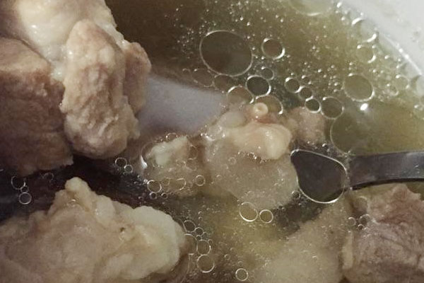 鸡枞菌排骨汤的做法
