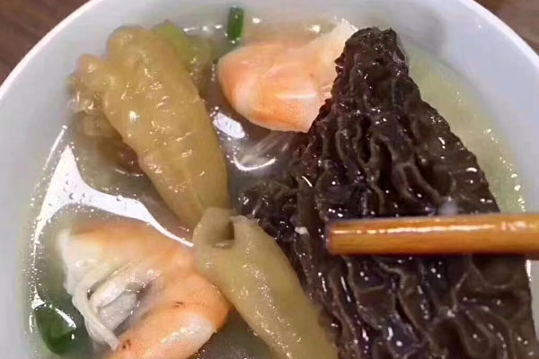 羊肚菌鱼胶虾汤的做法