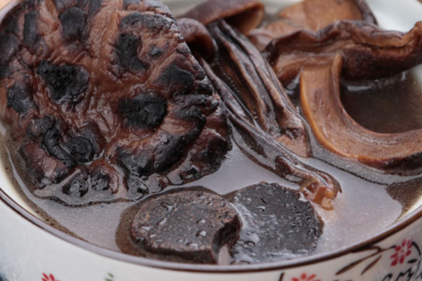 黑松露虎掌菌汤的营养价值