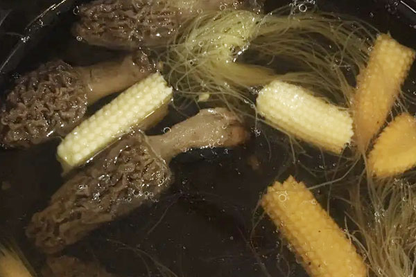 羊肚菌玉米笋扇骨汤怎么做好吃