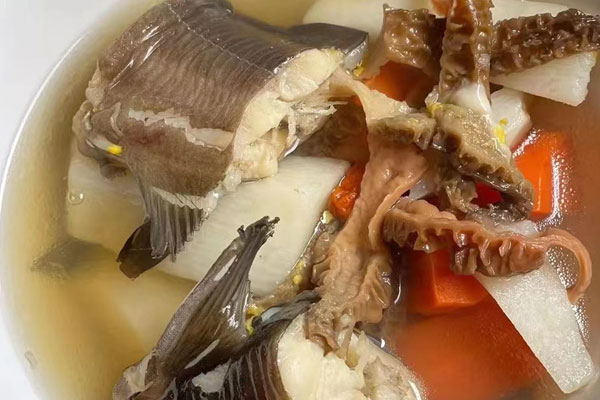 羊肚菌黄骨鱼汤的做法
