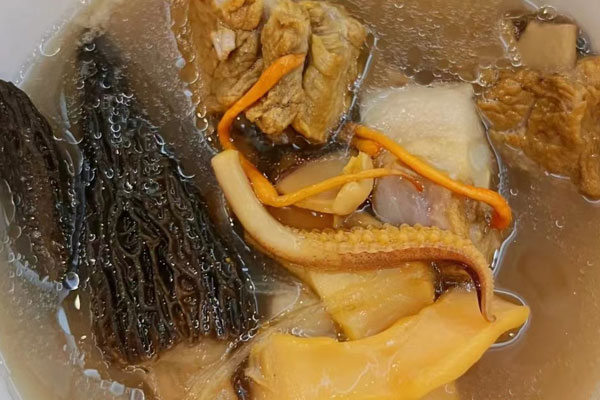 羊肚菌鱿鱼排骨汤怎么做好吃