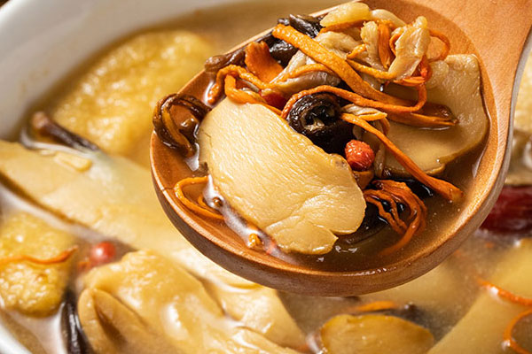 松茸金耳白参菌汤的做法，有哪些营养价值