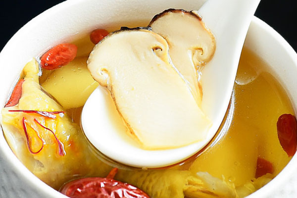 松茸藏红花鸡汤的做法，有哪些功效作用